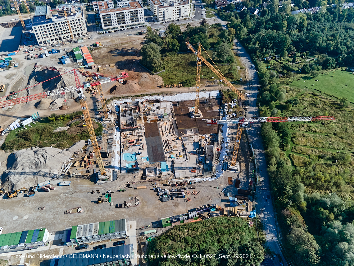 19.09.2021 - Aktuelle Luftbilder aus dem Alexisquartier und Pandion Verde in Neuperlach in München